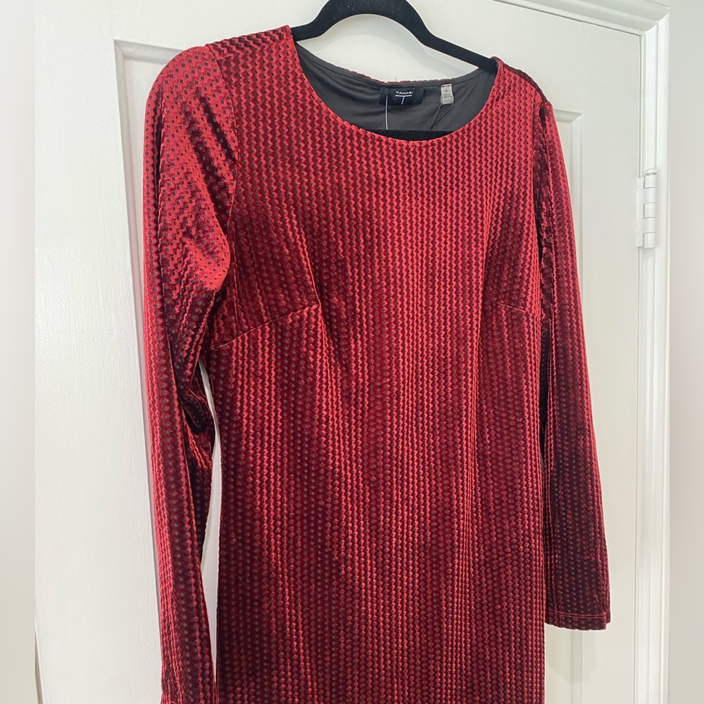 T Tahari long sleeve velvet midi dress M Bodycon burgundy